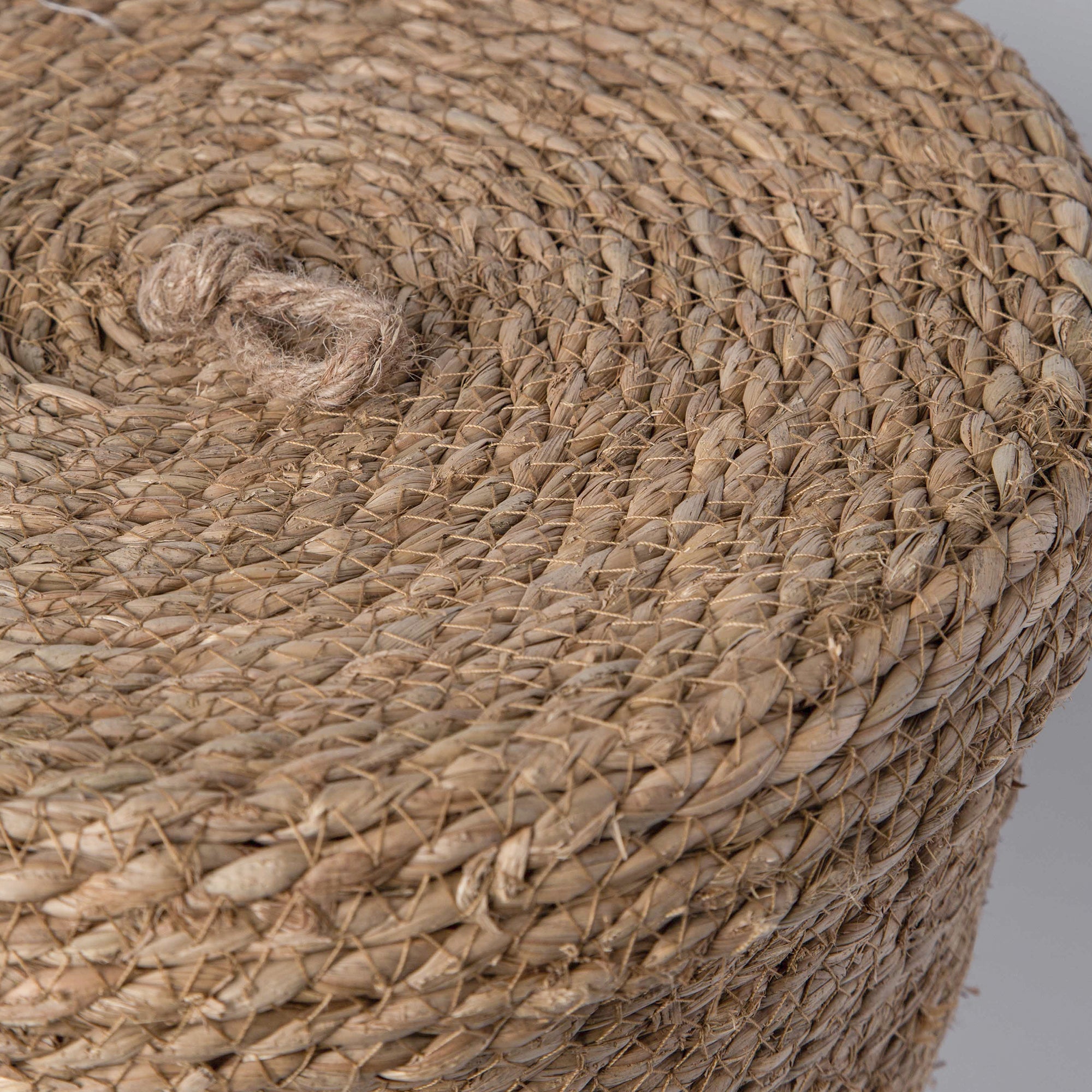 830 - Seagrass Basket with lid