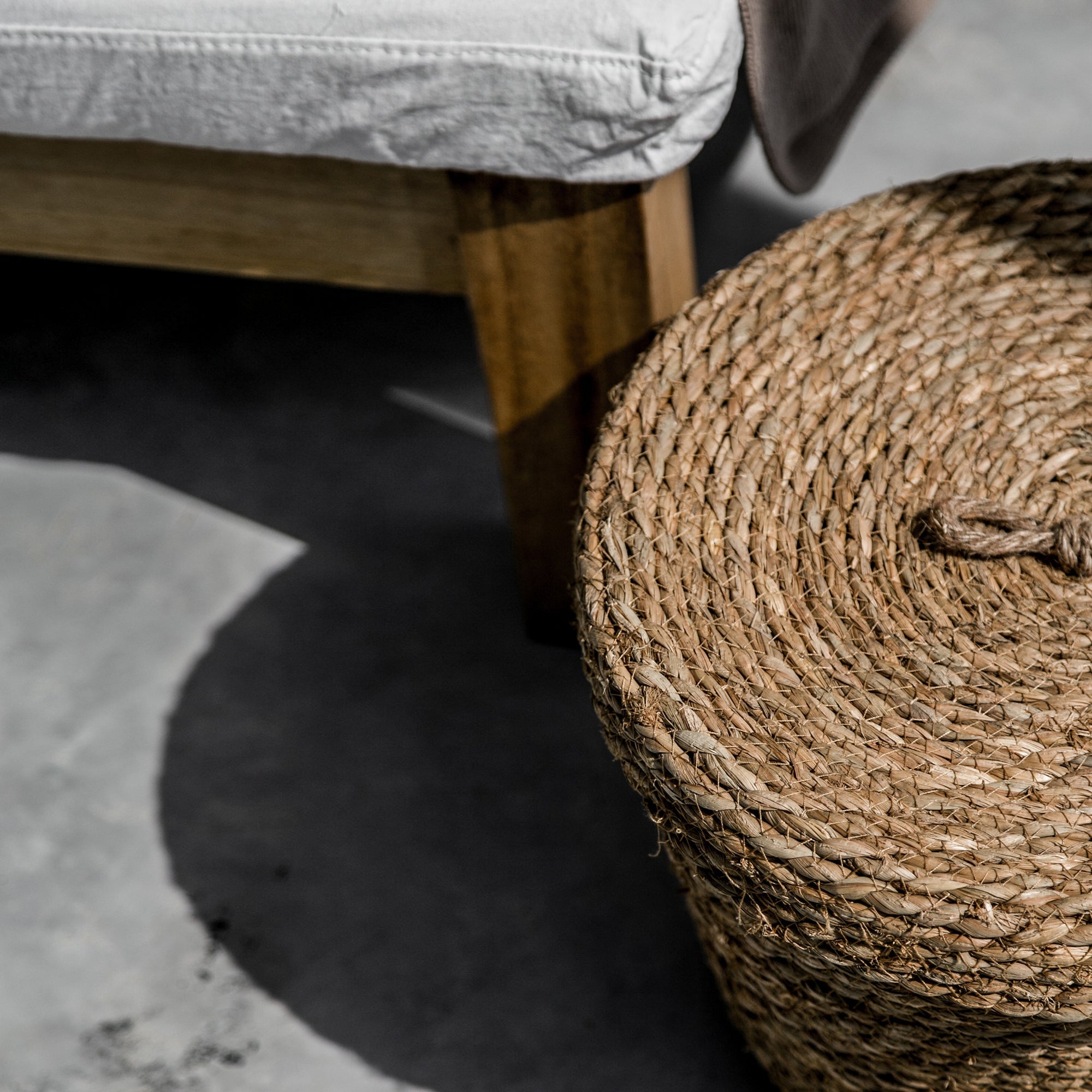 830 - Seagrass Basket with lid