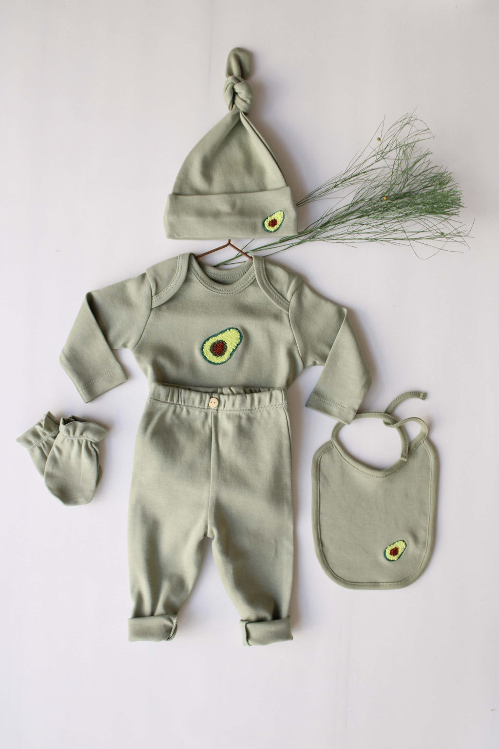 Avocado Patterned 5 Piece Newborn Set