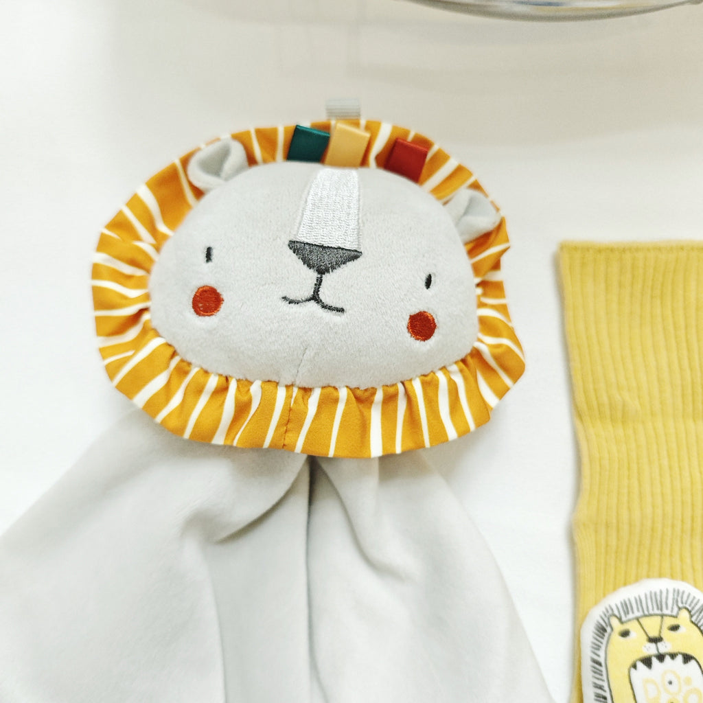 MOVEBO Youngsters Essentials Gift Set - Soft Cotton Blanket, Bath Towel & Rattle - Perfect Youngsters Shower Gift for Boys & Girls